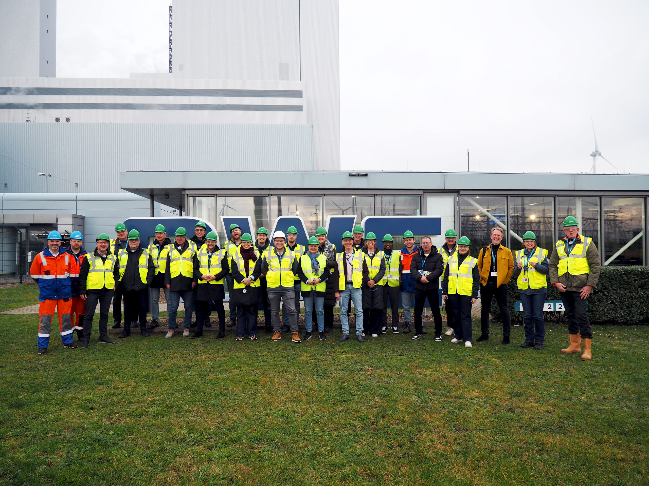 Projectgroep KETEN poseert voor logo RWE - Kick-off KETEN