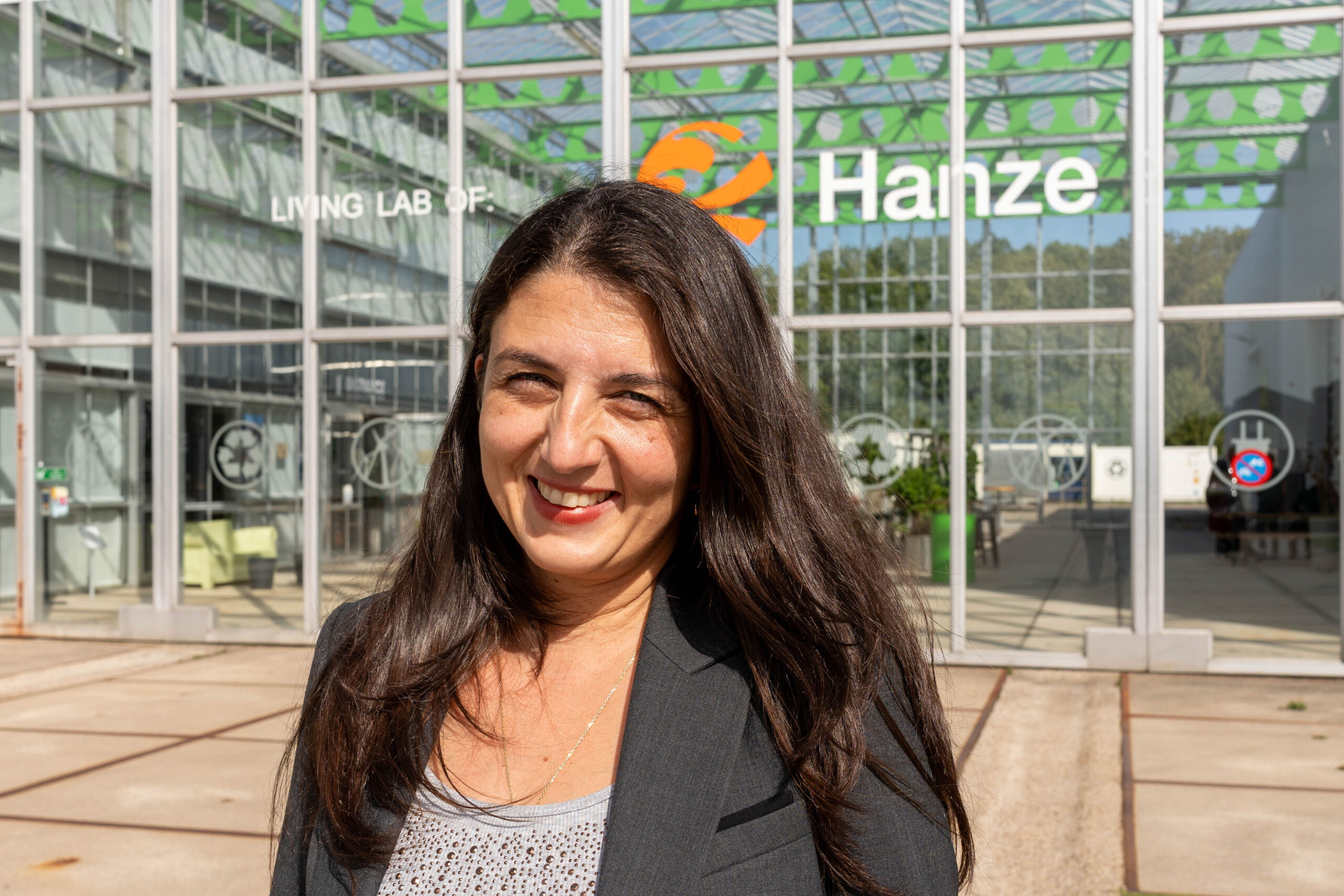 Zohre (Zuzi) Kurt - Hanze Professor Life Science & Renewable Energy at Entrance - Centre of Expertise Energy - lectorinstallatie